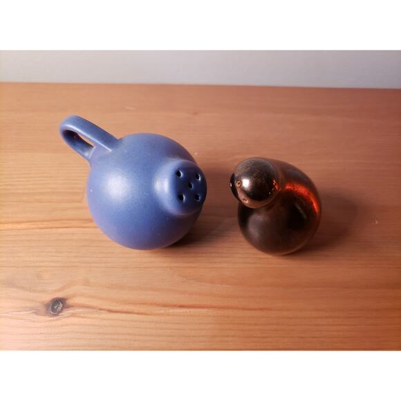 Vintage MCM Eva Zeisel Red Wing Town & Country Modernist SCHMOO S&P Shakers - Picture 4 of 5